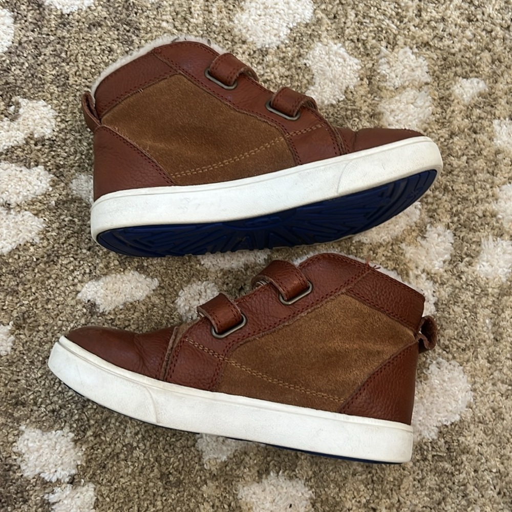 Boys UGG boots size 12 - Picture 3 of 9